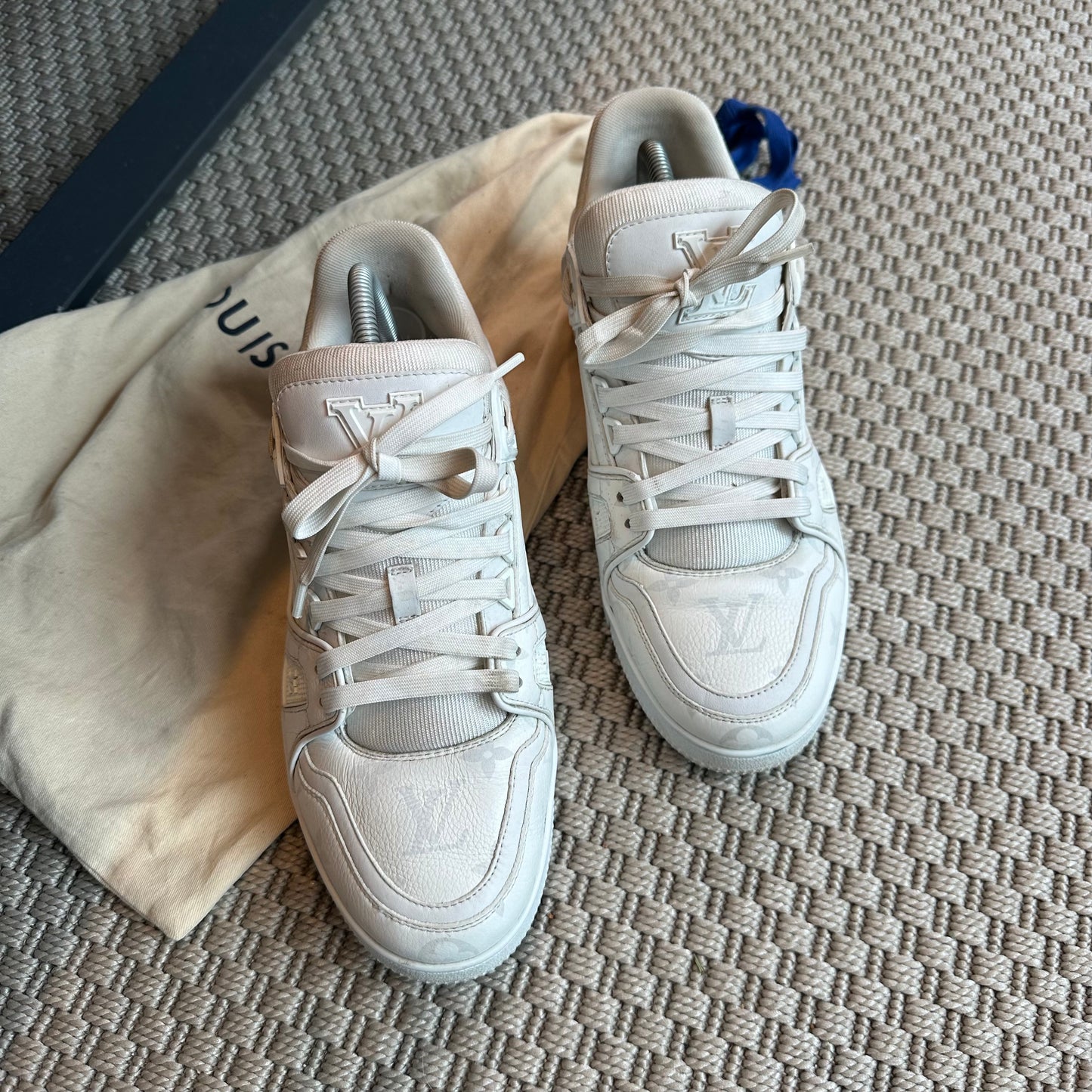 Louis Vuitton White Monogram LV Trainer – UK 7.5