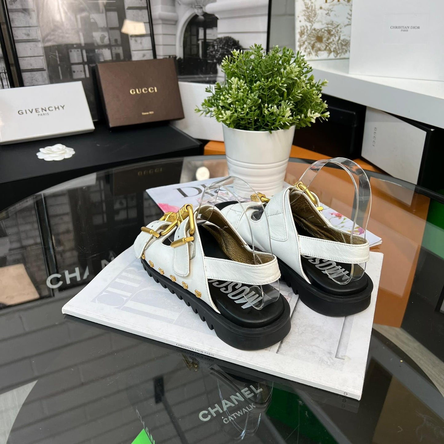 Moschino White And Gold Sandals
(U.K. 4)