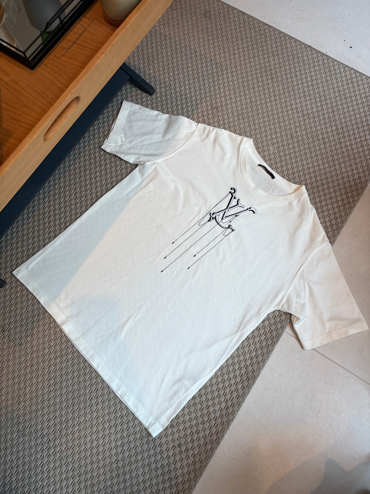 Louis Vuitton White LV Pendant Embroidery T-Shirt – XXL