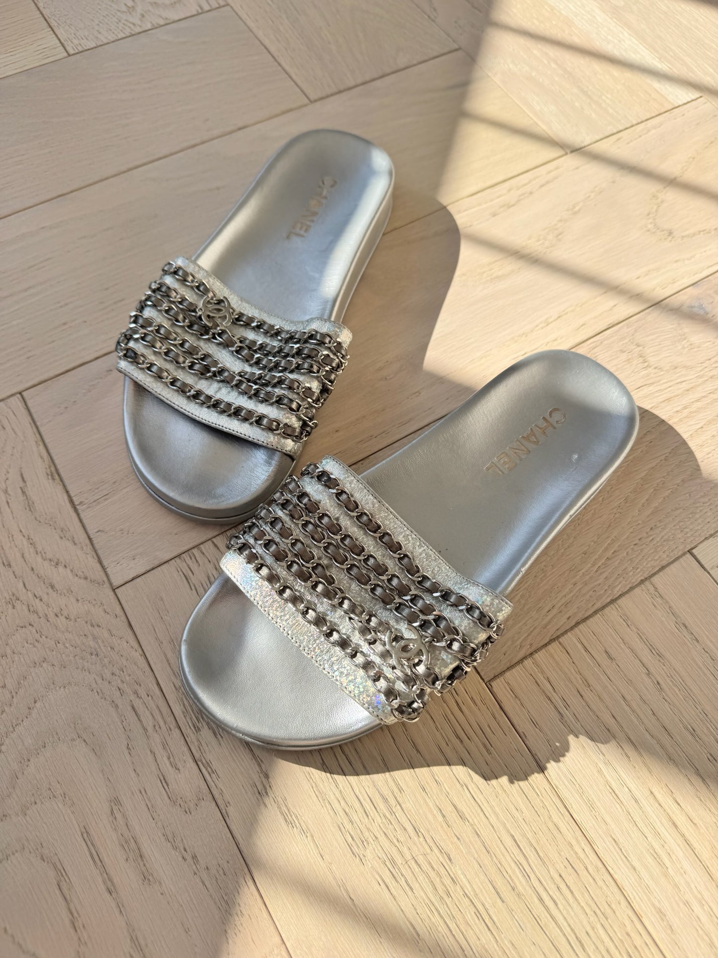 Chanel Silver CC Chainlink Flat Slide Sandals – EU 39 / UK 6