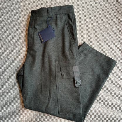 Louis Vuitton Grey Tailored Wool Cargo Trousers , brand new – IT 56