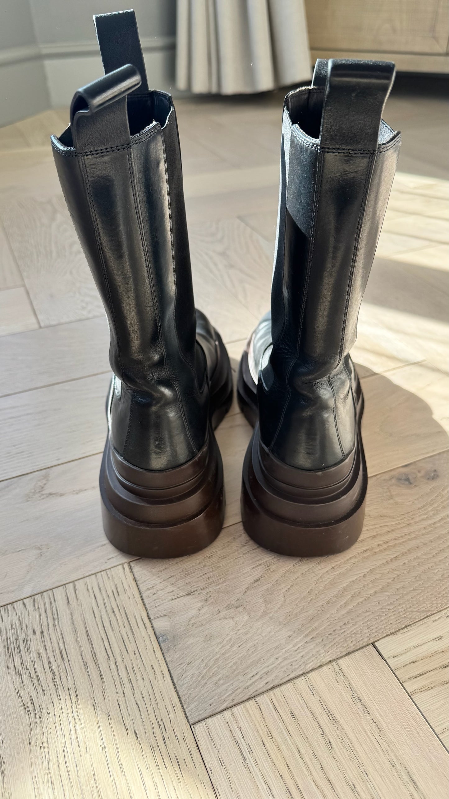 Bottega Veneta Black Tire Chelsea Boots – EU 39/Uk6