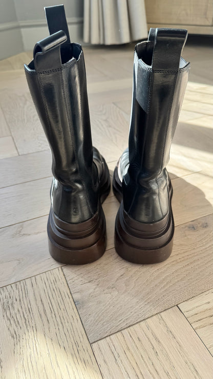 Bottega Veneta Black Tire Chelsea Boots – EU 39/Uk6