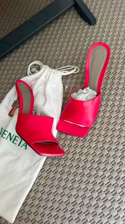 Bottega Veneta Red Square Toe Heels – EU 37 / UK 4