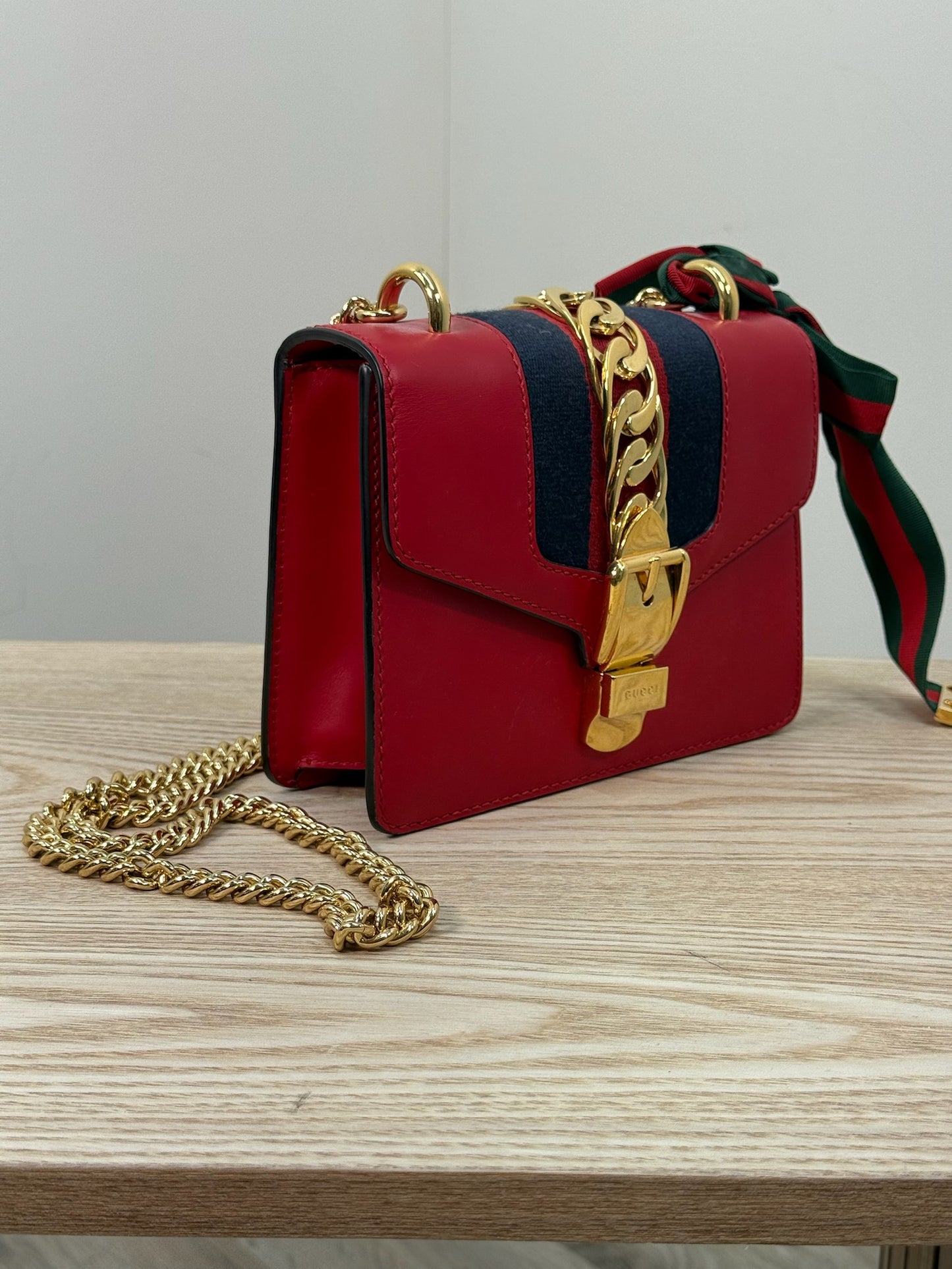 Gucci Red Sylvie Chain Crossbody Leather Handbag - One Size