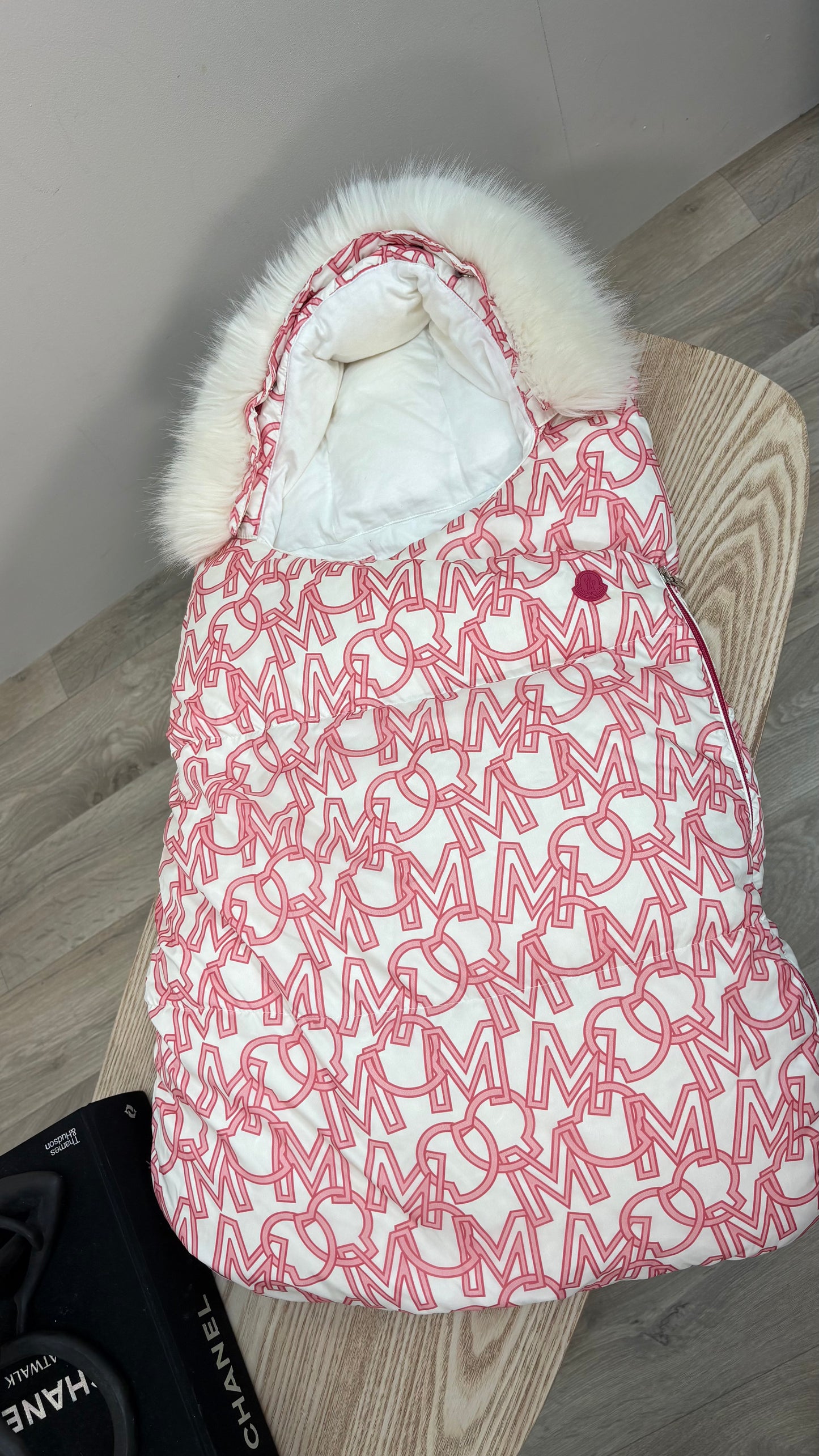 Kids Moncler Pram Snug Cream/Pink Fur Trim – One Size