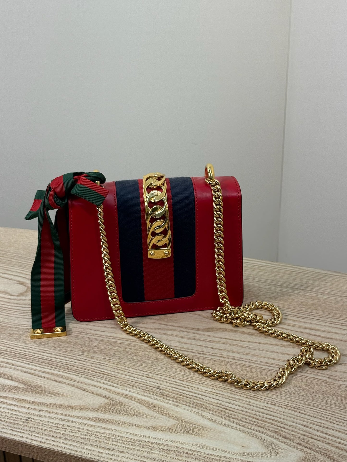 Gucci Red Sylvie Chain Crossbody Leather Handbag - One Size