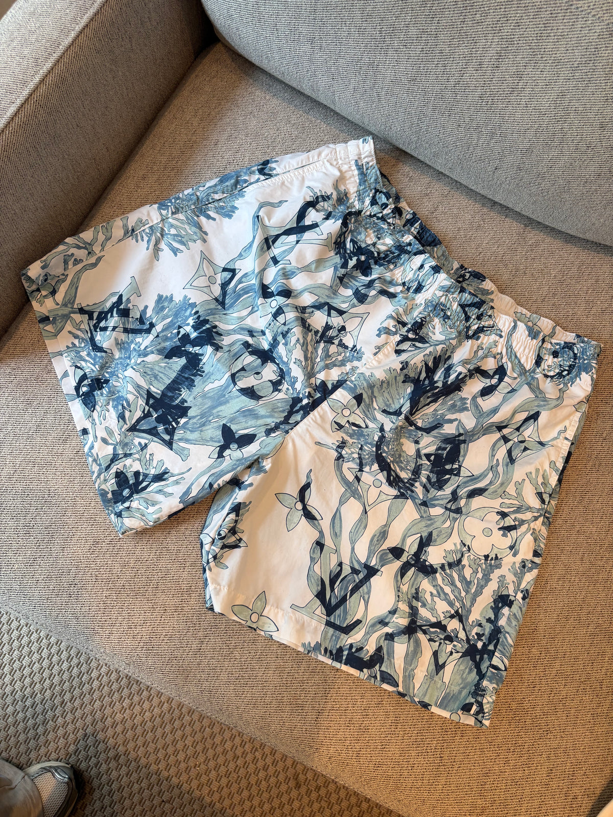 Louis Vuitton White & Blue Floral Monogram Aquagarden Swim Shorts – XXL