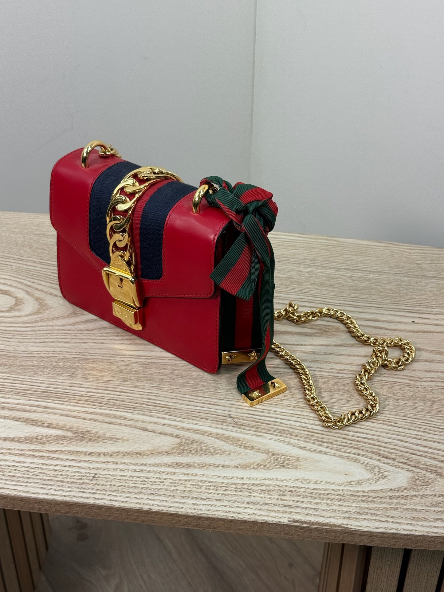 Gucci Red Sylvie Chain Crossbody Leather Handbag - One Size