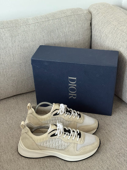 Dior White Oblique B25 Runner Trainers - UK8.5/42.5