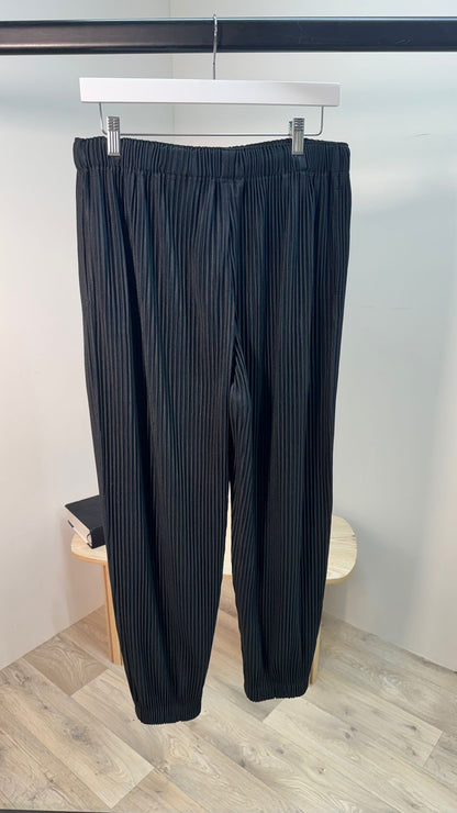 Homme Plissé Issey Miyake Black Monthly Colour Ribbed Trousers – Size 3