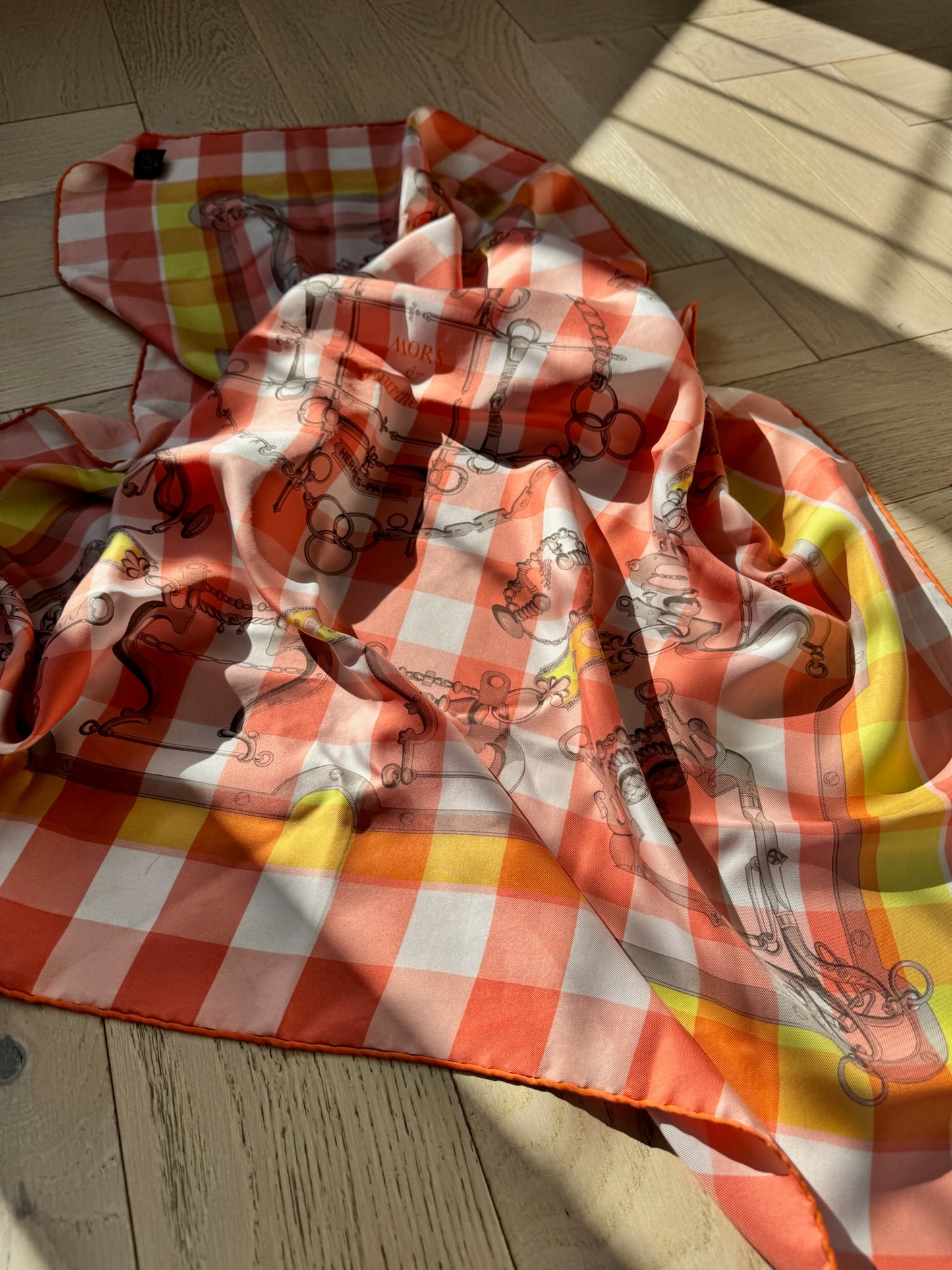 Hermès Mors Et Gourmettes Orange Checked Chain Silk Twill Scarf – 90 x 90 cm