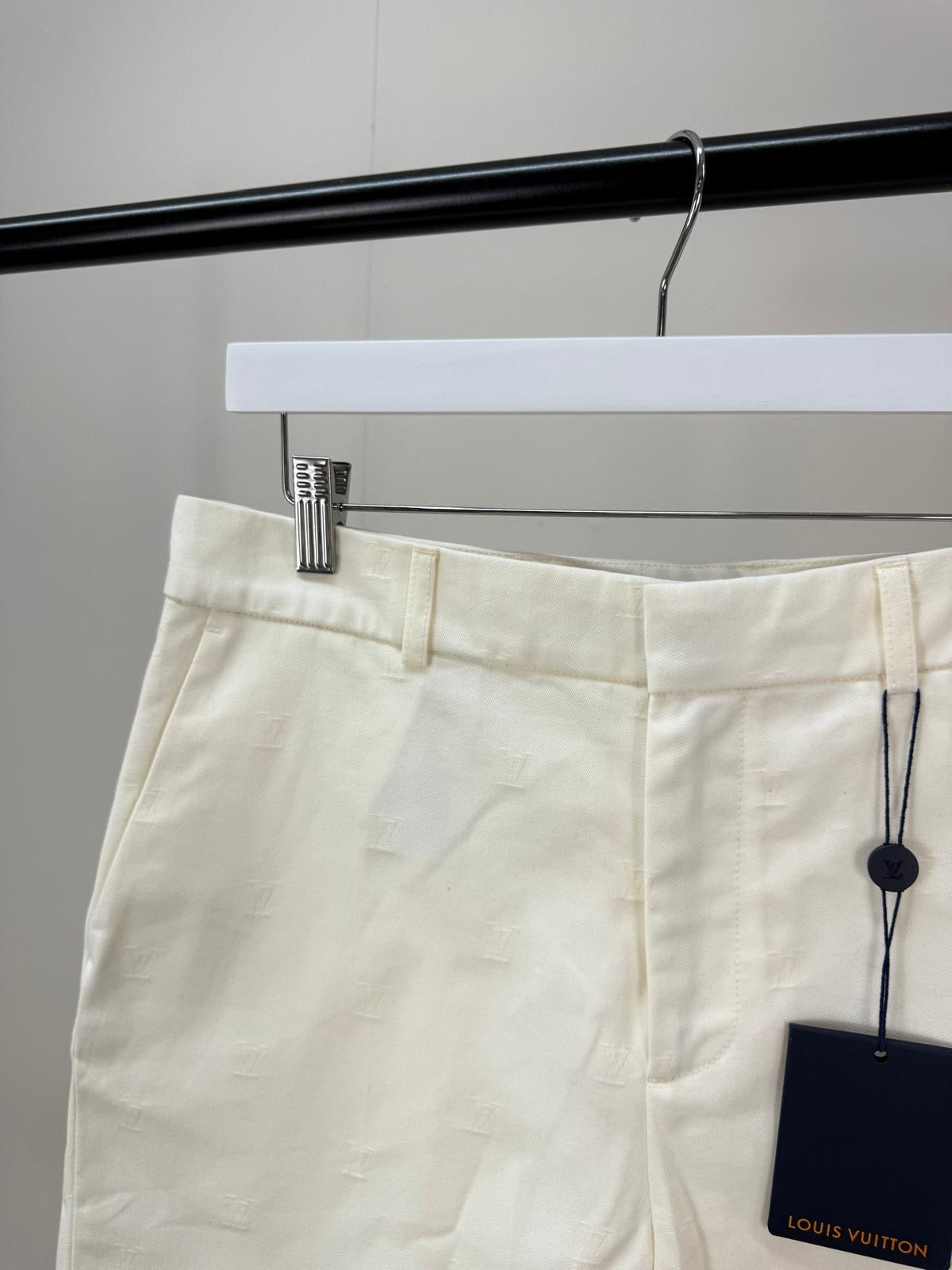 Louis Vuitton White LV Multi Logo Chino Shorts New in Tags - 46 UK XS