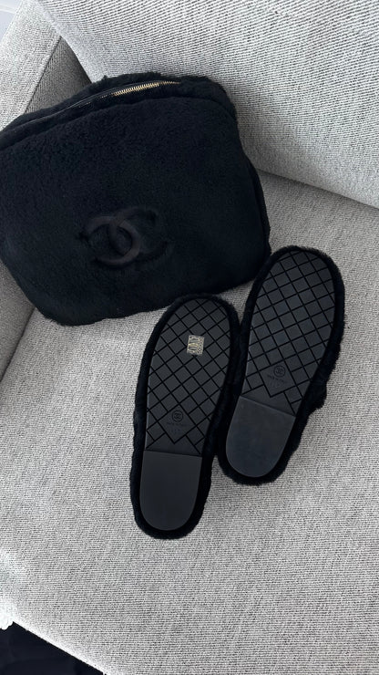 Chanel Black shearling flat mules with pouch - UK 8, EU 42