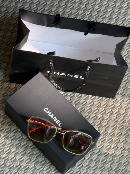 Chanel Square CC Metal, Calfskin
Gold Sunglass