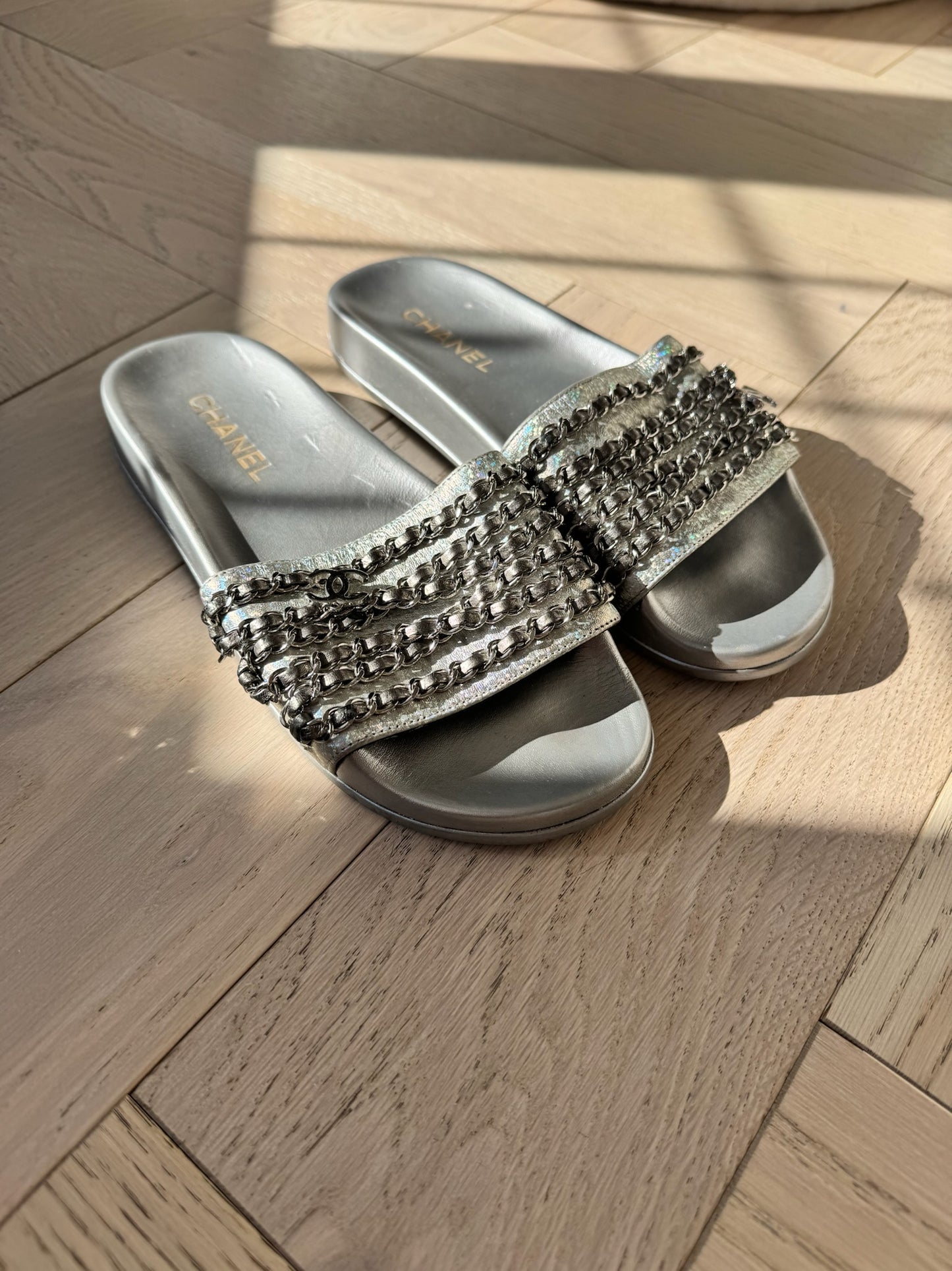 Chanel Silver CC Chainlink Flat Slide Sandals – EU 39 / UK 6
