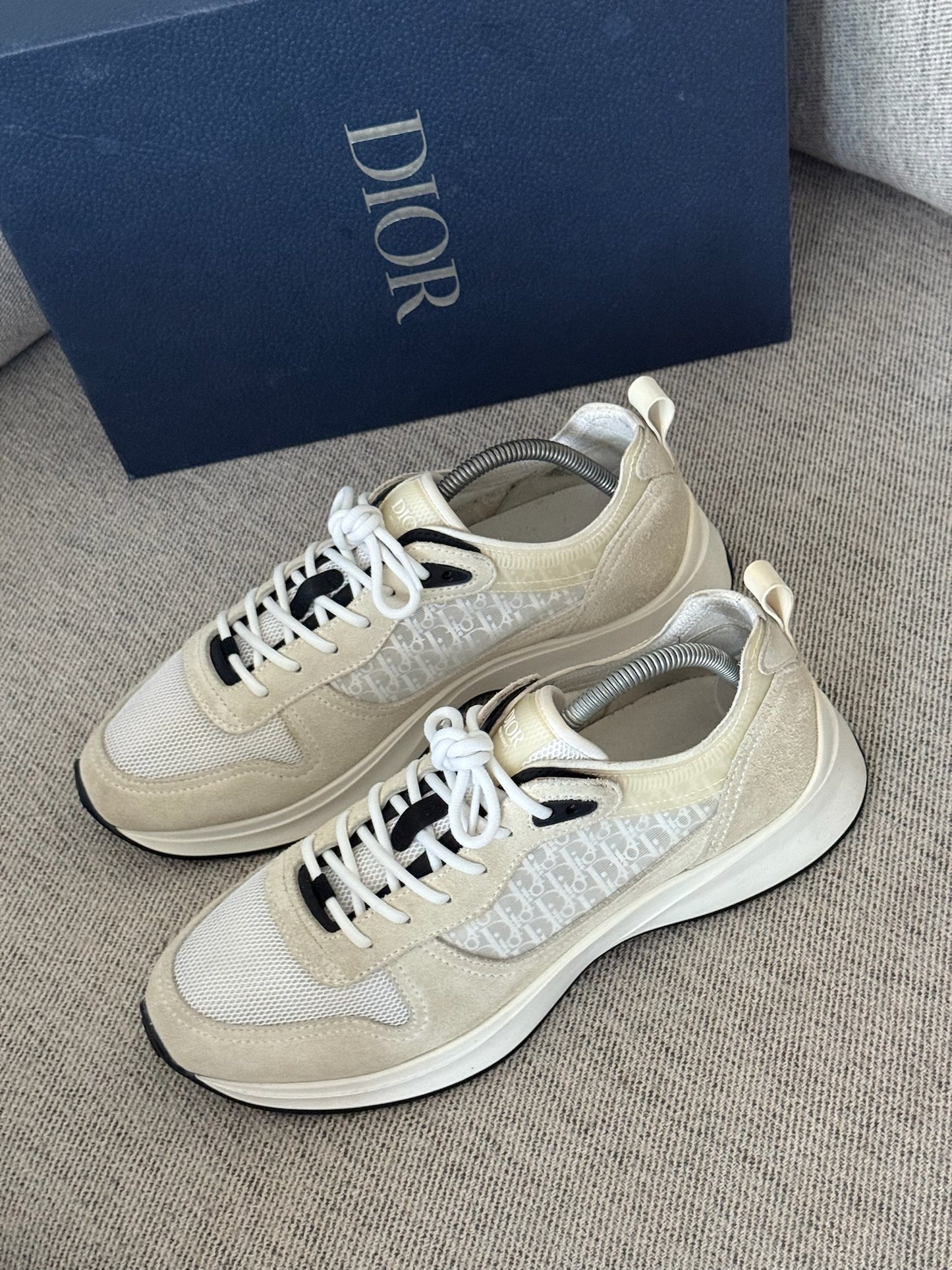 Dior White Oblique B25 Runner Trainers - UK8.5/42.5