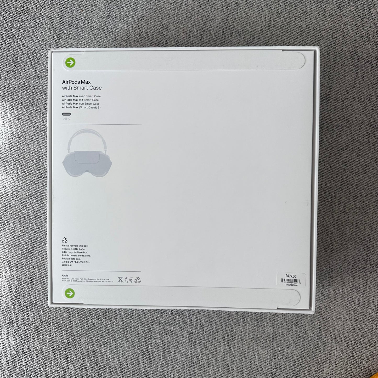 Apple AirPod amax headphones with Smart Case - brand new in box