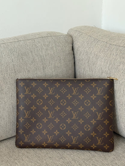 Louis Vuitton L Key Pouch- Brand New