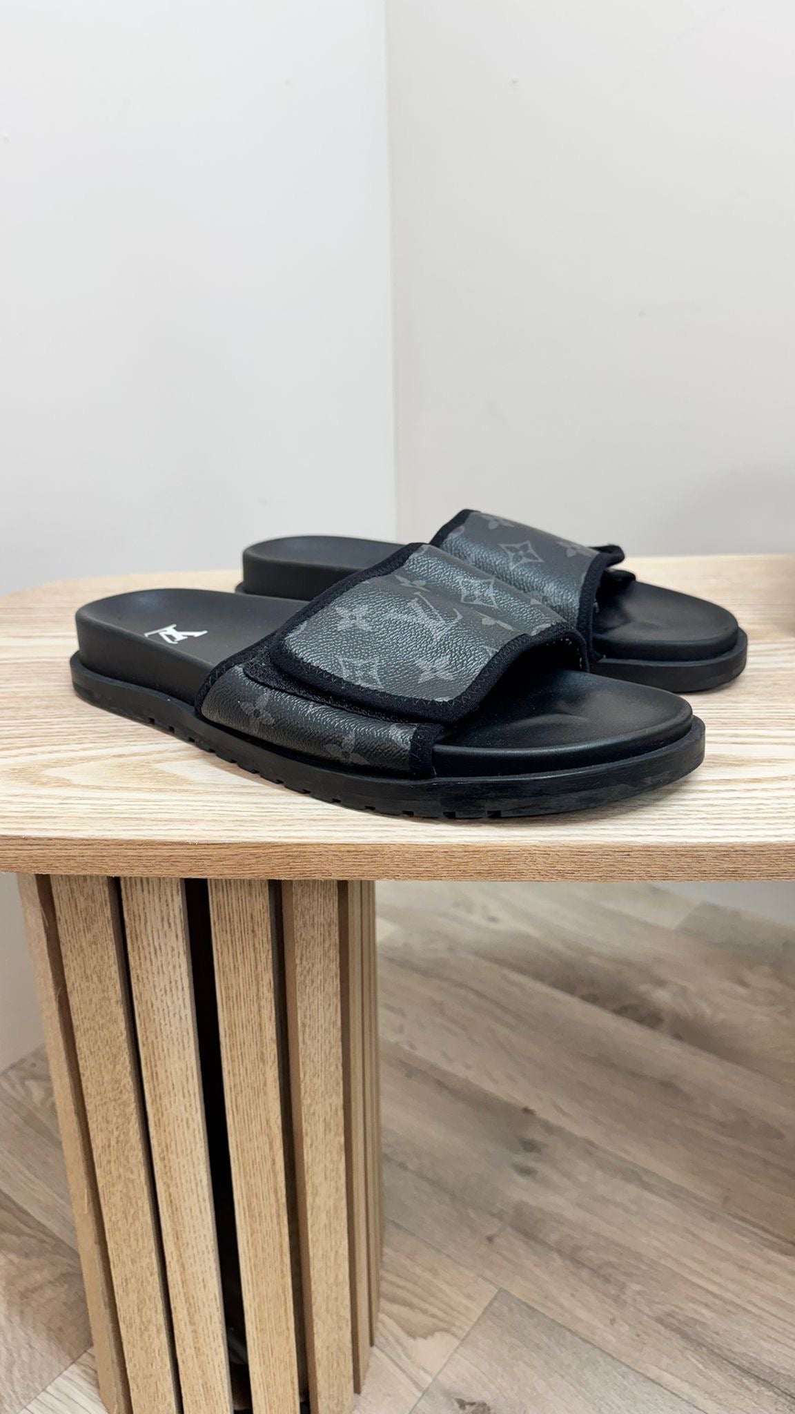 Louis Vuitton Black Monogram Slider – UK 9