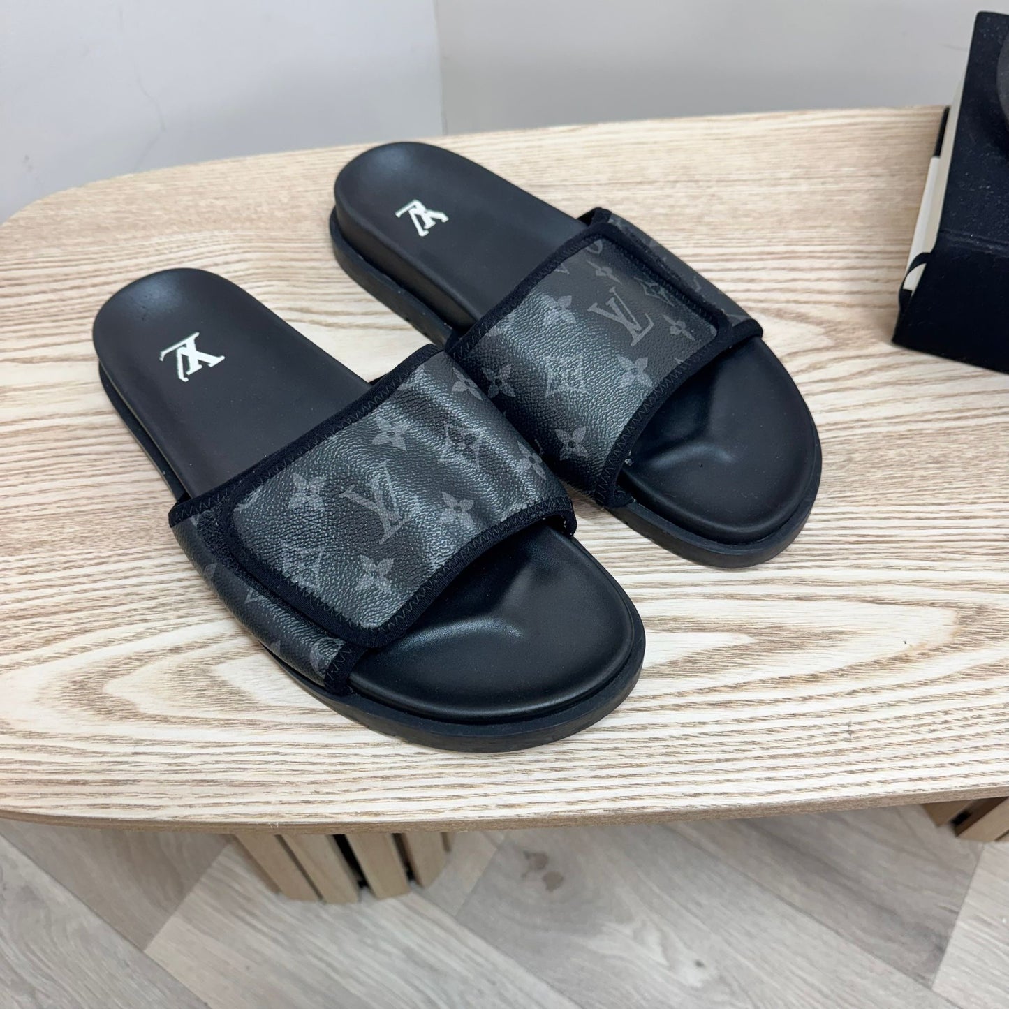 Louis Vuitton Black Monogram Slider – UK 9