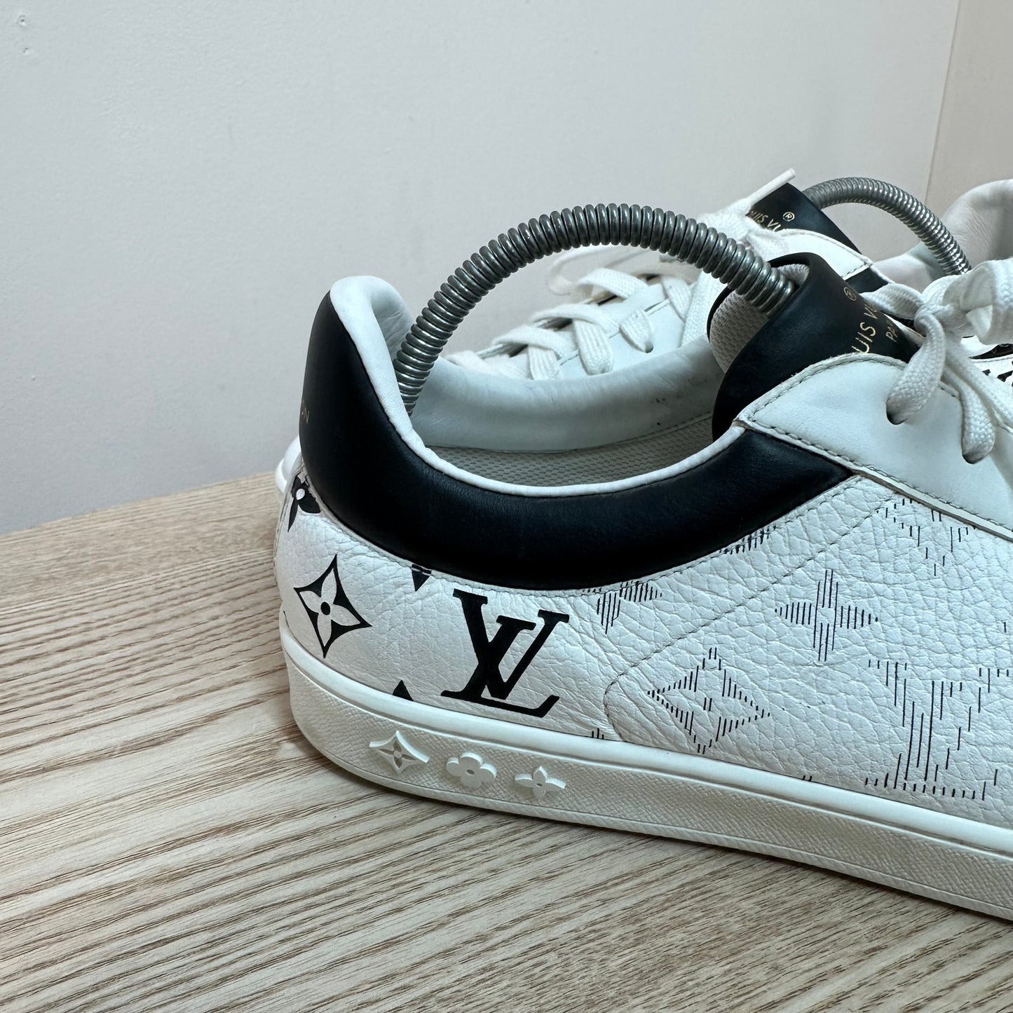 Louis Vuitton White Black Monogram Eclipse Trainers – UK 7.5