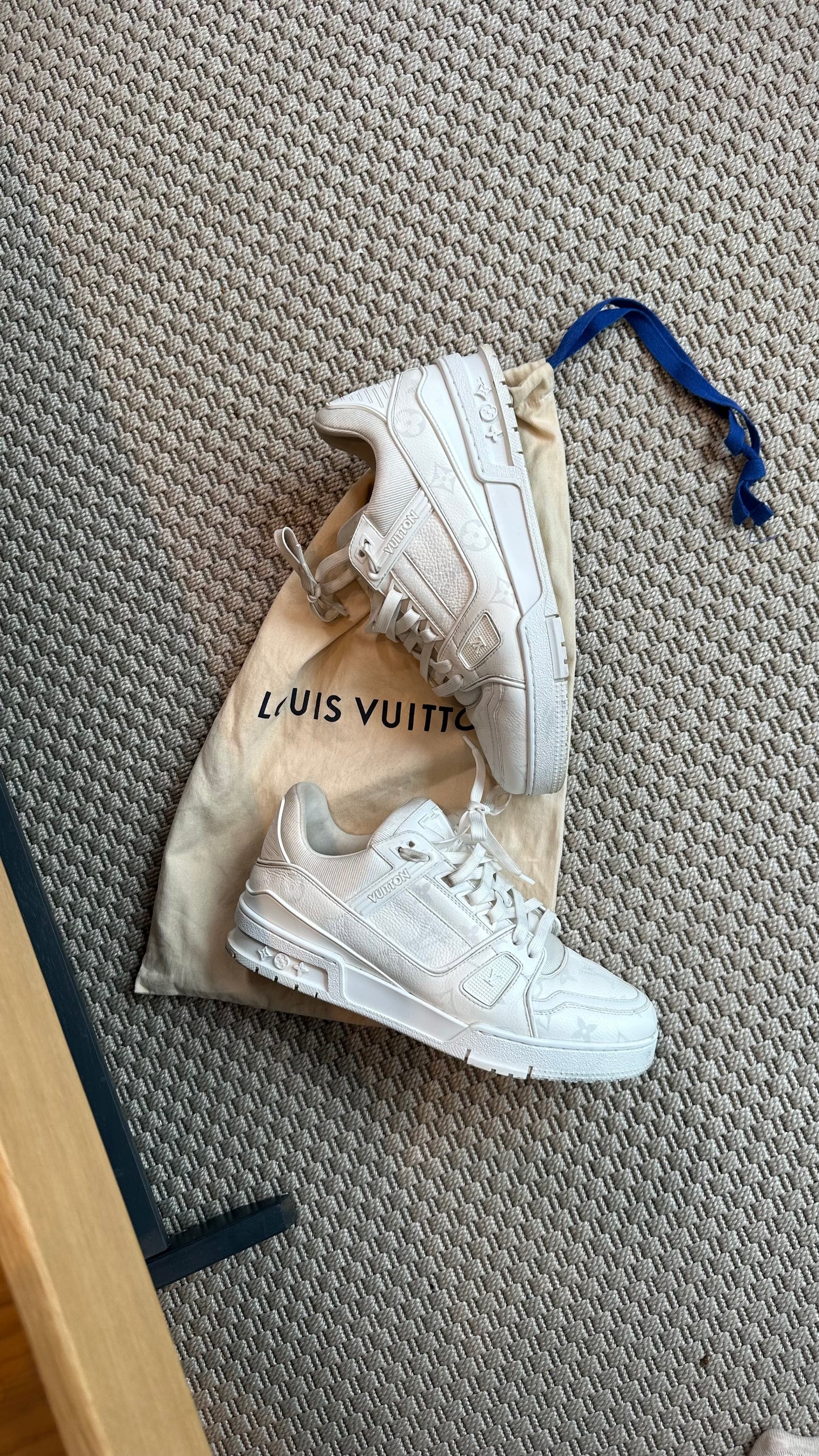 Louis Vuitton White Monogram LV Trainer – UK 7.5