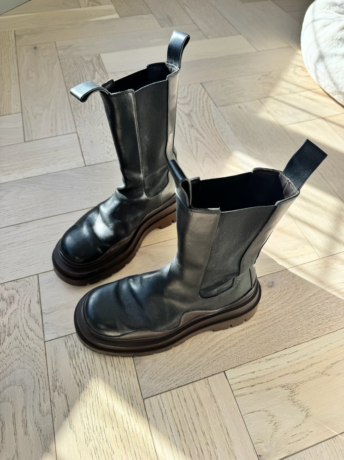 Bottega Veneta Black Tire Chelsea Boots – EU 39/Uk6