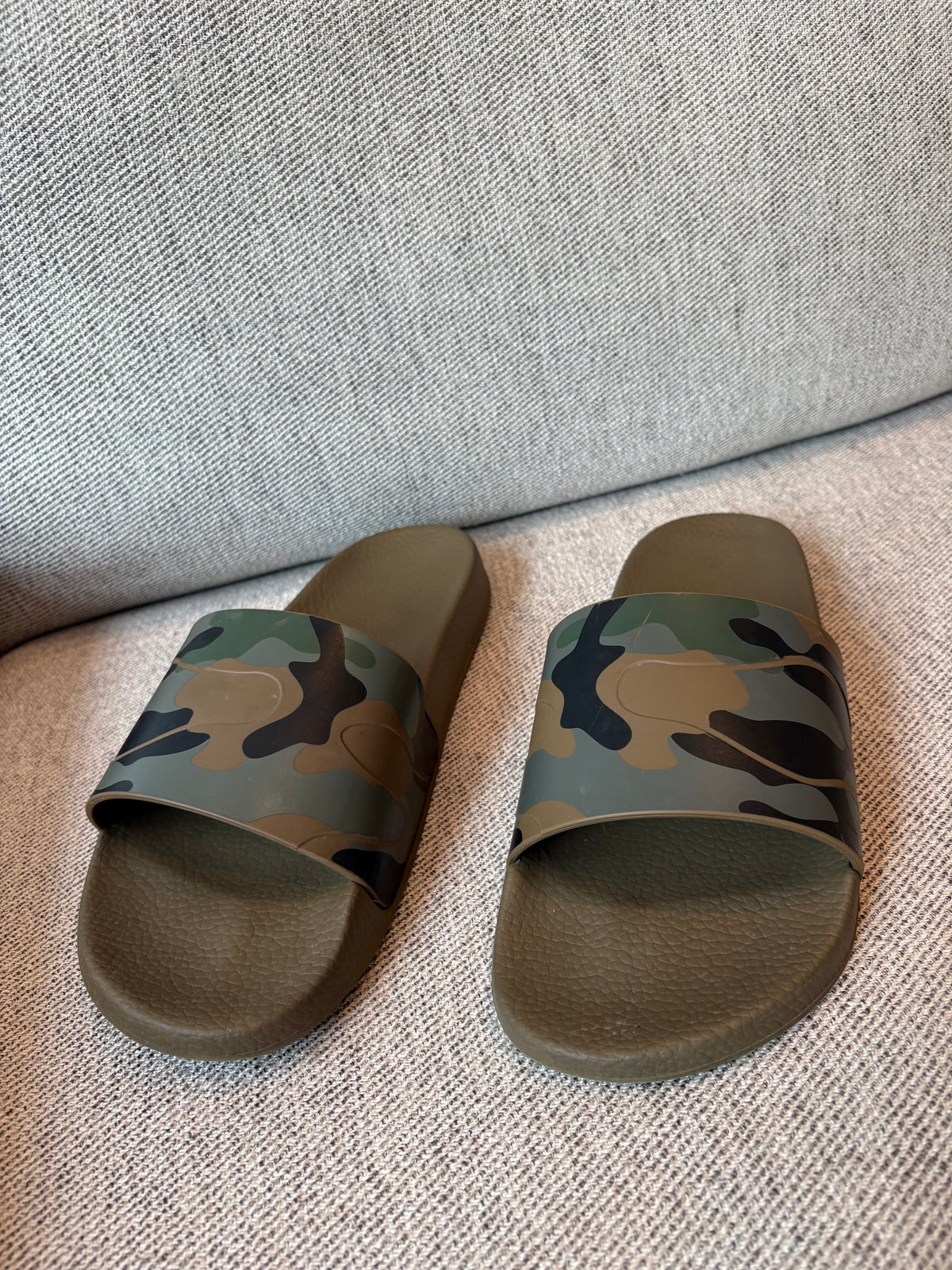 Valentino Khaki Green Camouflage-Print Rubber Slider Sandals – EU 43/UK9