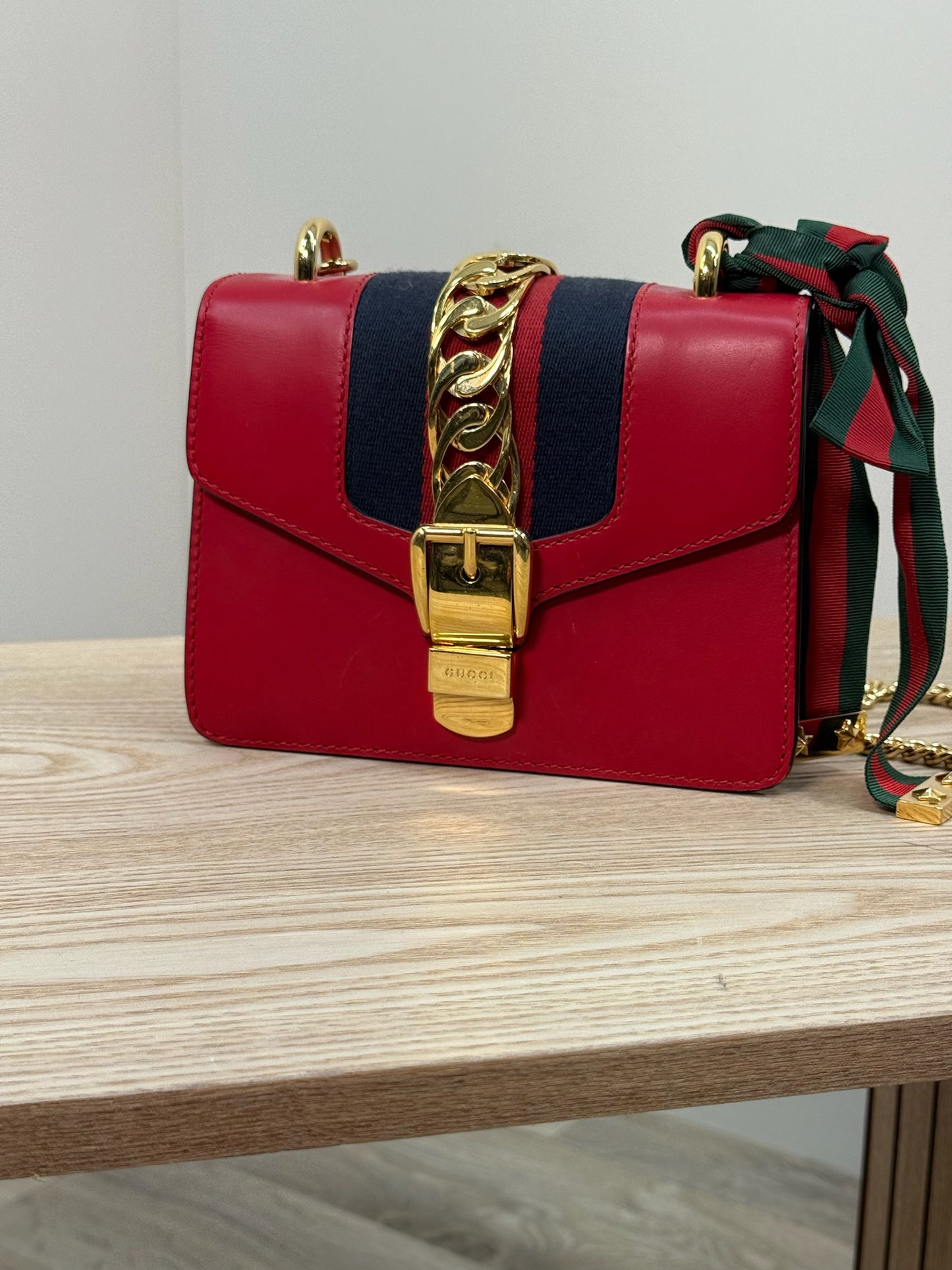 Gucci Red Sylvie Chain Crossbody Leather Handbag - One Size