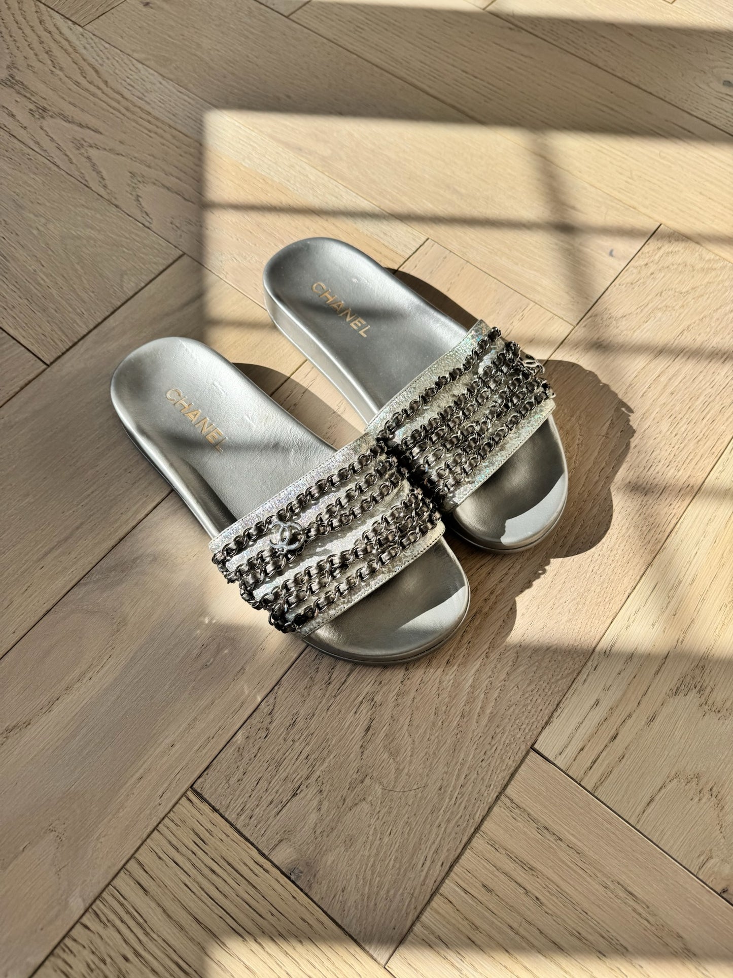 Chanel Silver CC Chainlink Flat Slide Sandals – EU 39 / UK 6