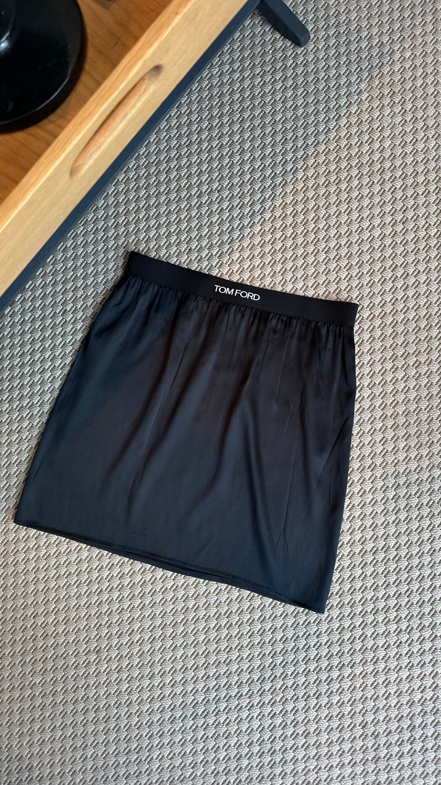 Tom Ford Black Silk Satin Skirt – Small
