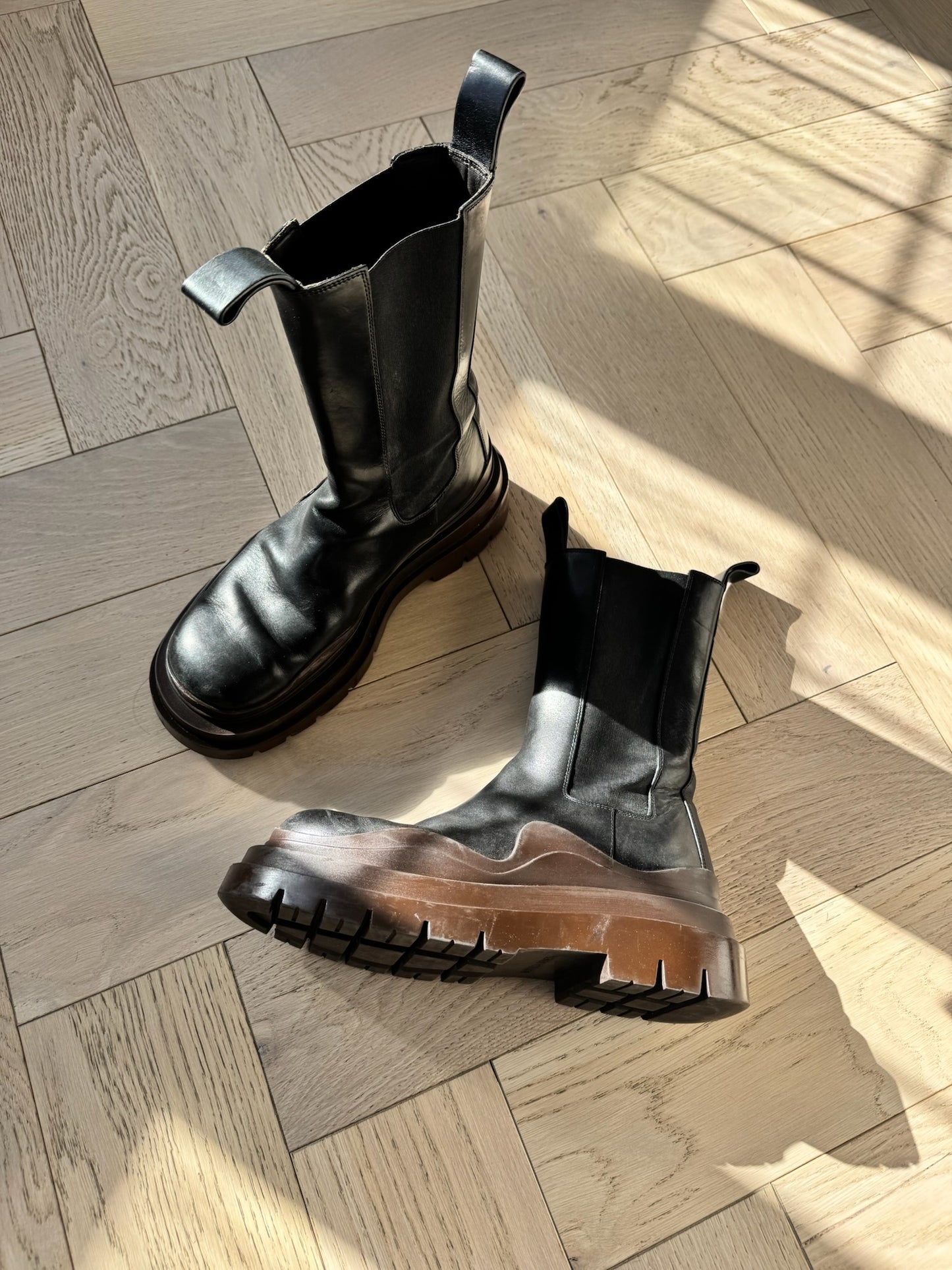 Bottega Veneta Black Tire Chelsea Boots – EU 39/Uk6