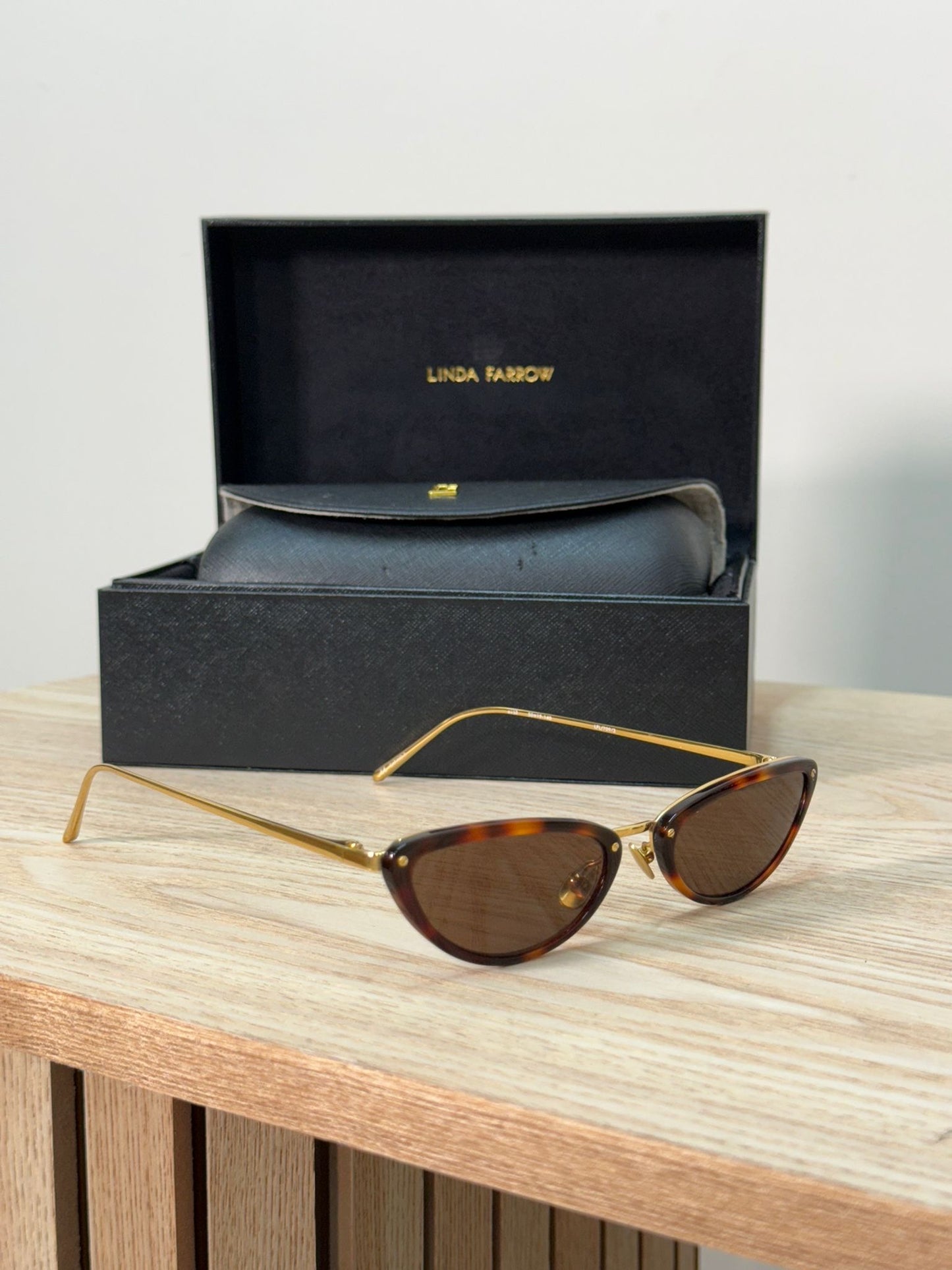 Linda Farrow Brown Tortoise Gold Skinny Cat Eye Lens Sunglasses - One Size