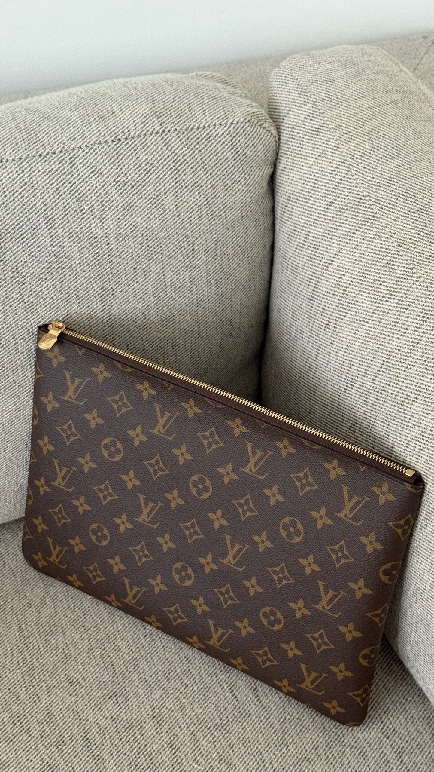 Louis Vuitton L Key Pouch- Brand New