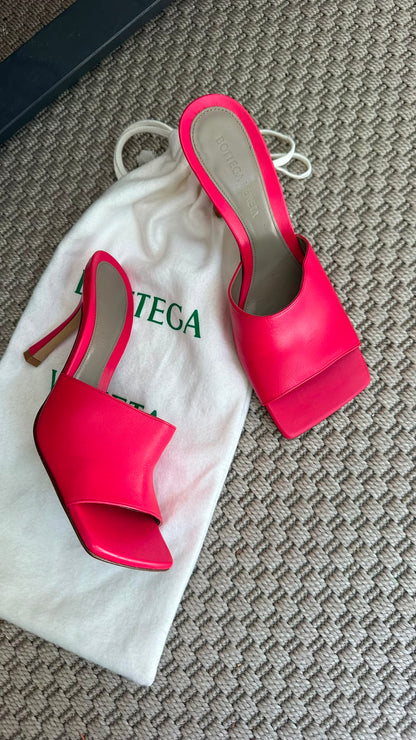 Bottega Veneta Red Square Toe Heels – EU 37 / UK 4