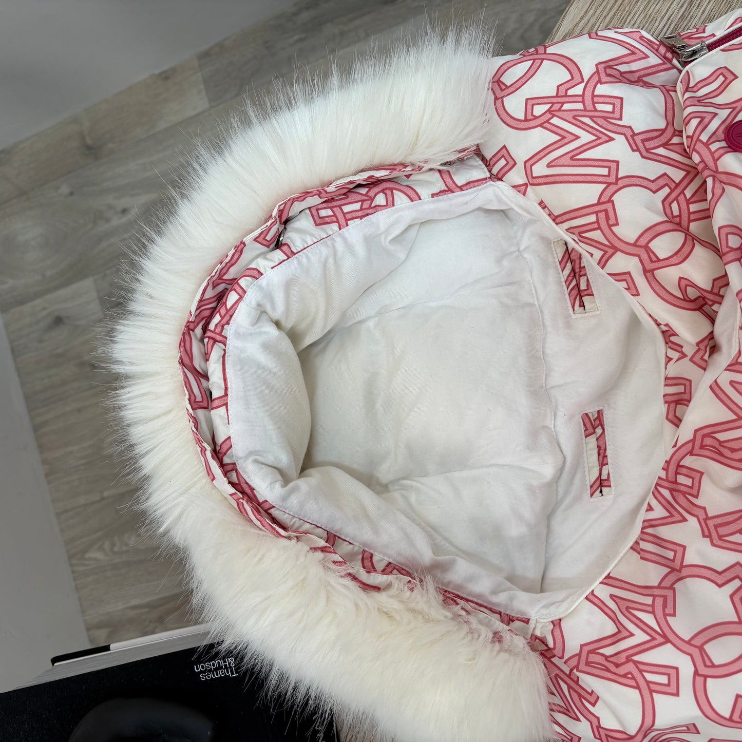Kids Moncler Pram Snug Cream/Pink Fur Trim – One Size