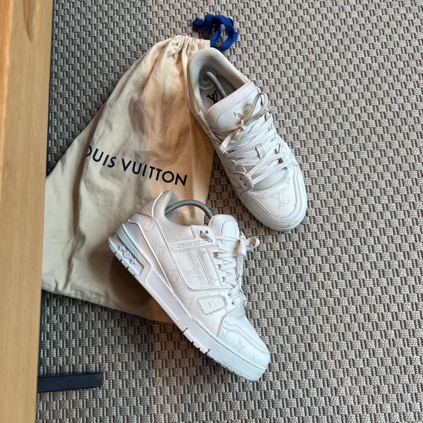 Louis Vuitton White Monogram LV Trainer – UK 7.5