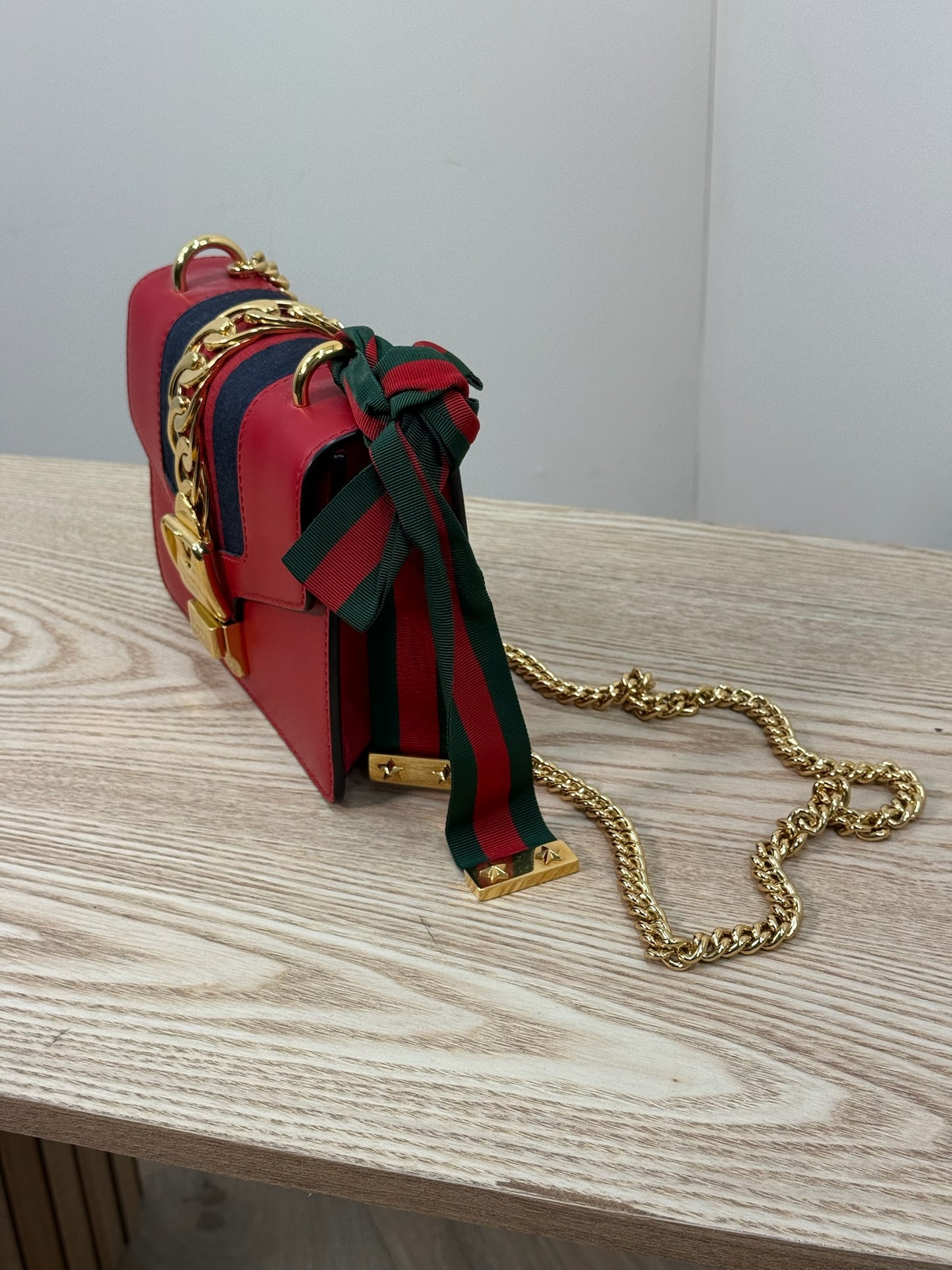 Gucci Red Sylvie Chain Crossbody Leather Handbag - One Size
