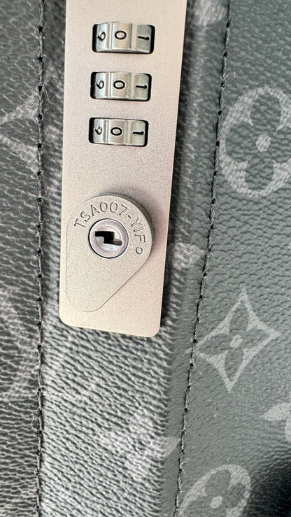 Louis Vuitton Horizon 70 suitcase