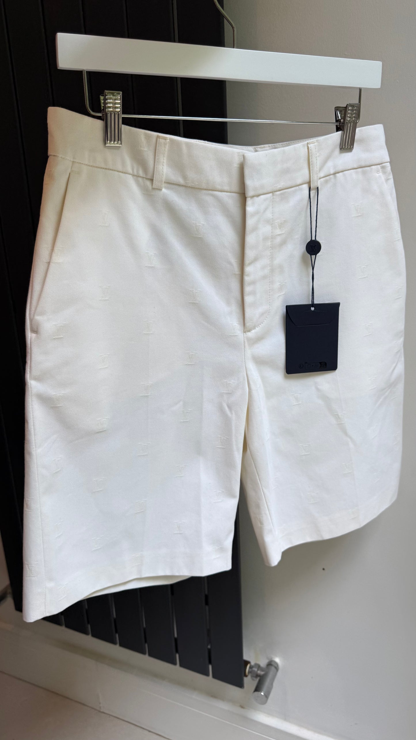 Louis Vuitton White LV Multi Logo Chino Shorts New in Tags - 46 UK XS