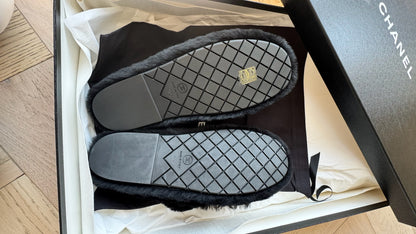 Chanel Black shearling flat mules with pouch - UK 8, EU 42