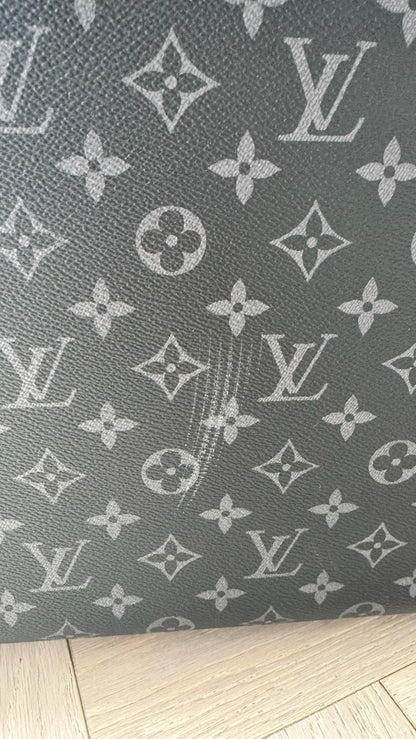 Louis Vuitton Horizon 70 suitcase