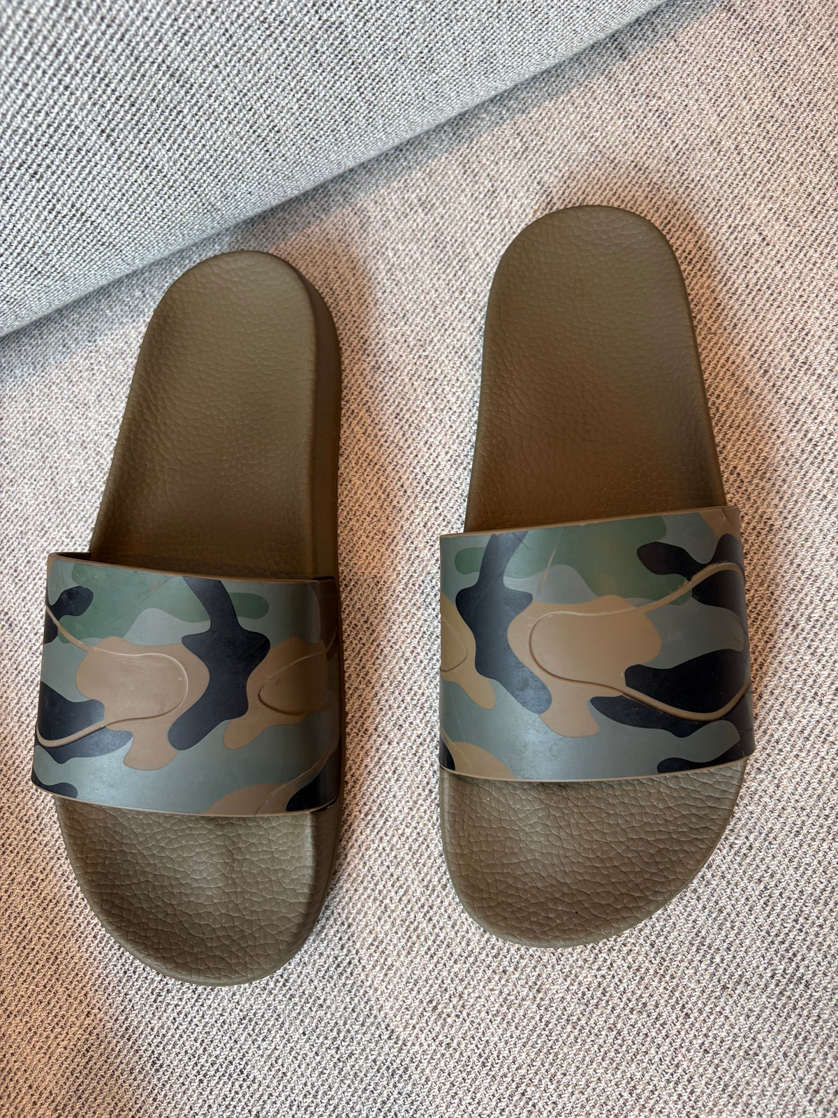 Valentino Khaki Green Camouflage-Print Rubber Slider Sandals – EU 43/UK9