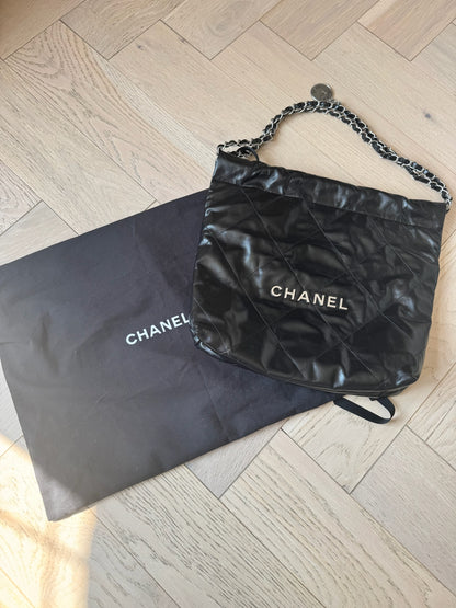 Chanel 22 Tote Quilted Diamond Stitched Hobo Bag with Brushed Silver Hardware. As New