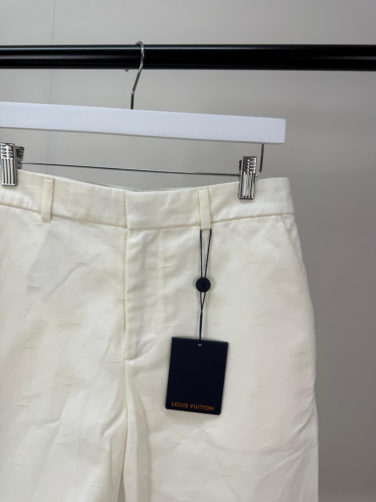 Louis Vuitton White LV Multi Logo Chino Shorts New in Tags - 46 UK XS
