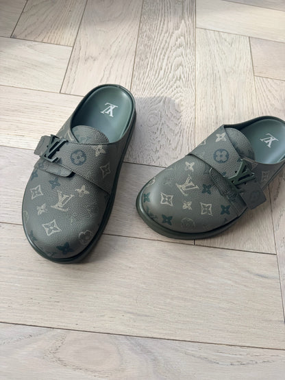 Louis Vuitton Khaki LV Monogram Slider Mules – Brand New UK 8
