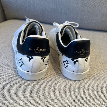 Louis Vuitton White Black Monogram Eclipse Trainers – UK 7.5
