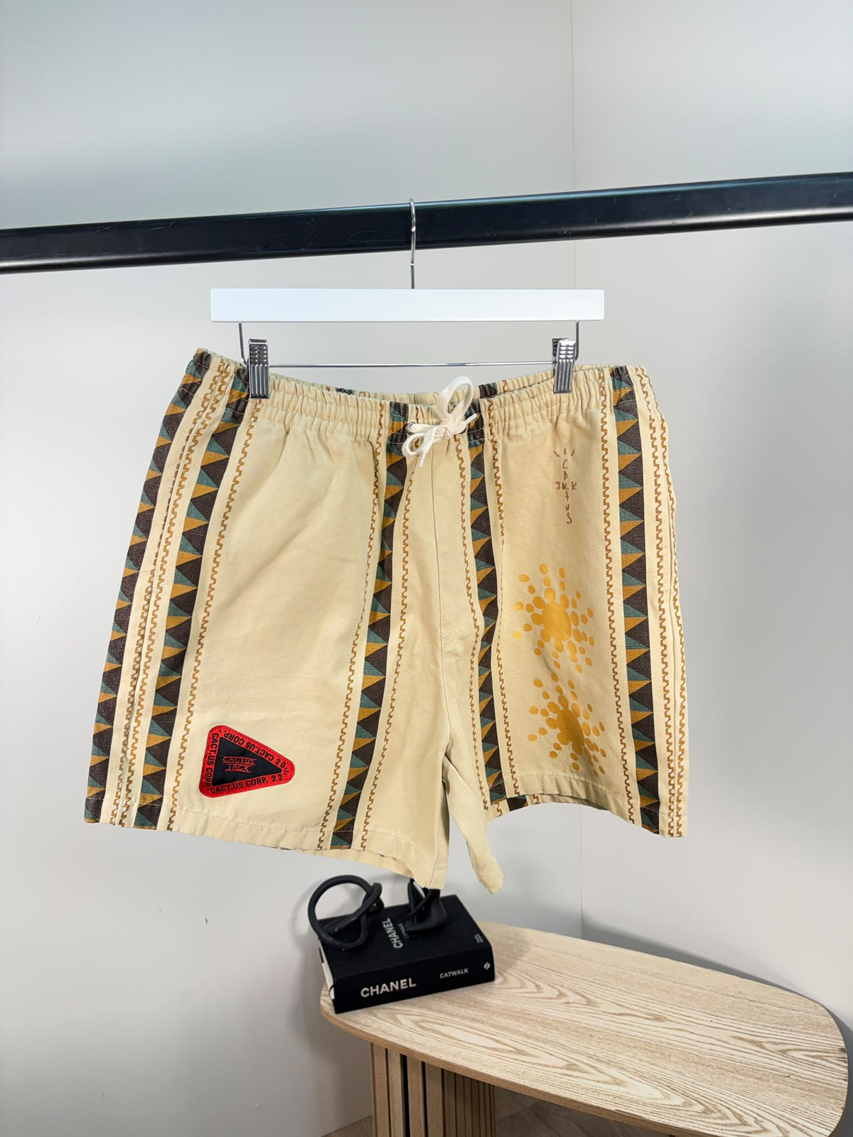Cactus Jack/Travis Scott  92CC cream tape star shorts - XL