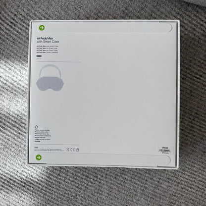 Apple AirPod amax headphones with Smart Case - brand new in box